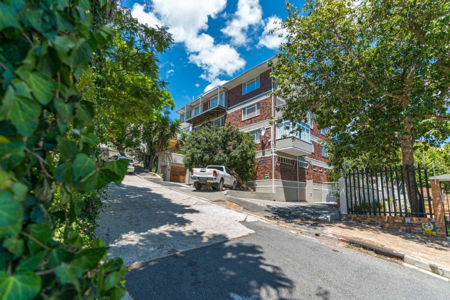 2 Bedroom Property for Sale in Sea Point Western Cape